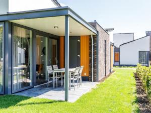 Bungalow in Limburg near Designer Outlet