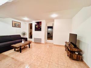 Riviera Mornings - Old Town Stay - 5 Min to Beach & Breakfast