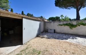 Appartements 1 Bedroom Amazing Apartment In Lunel : photos des chambres