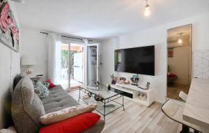 1 Bedroom Amazing Apartment In Lunel