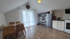 GONTA kottage БАСЕЙН, Тераса, Поруч річка, вихід в гори