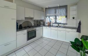 3 Bedroom Cozy Home In Lemmer