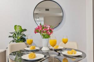 MVR - Walkable Downtown Gem with Breathtaking Views