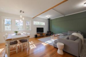 Charming Fig Tree Cottage with WiFi & Parking