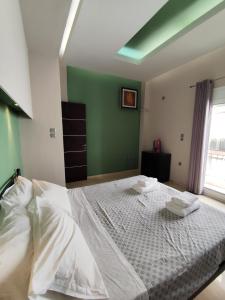 Elegant apartment close to Piraeus Port