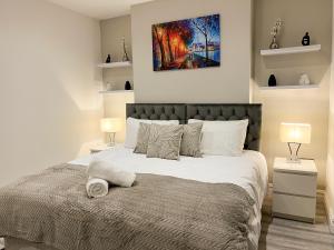 Modern 3 Bed Flat - City Centre - Free Parking