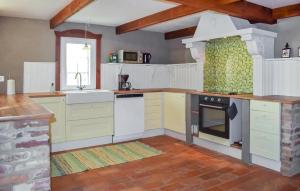 Nice Home In Sjöbo With Wifi