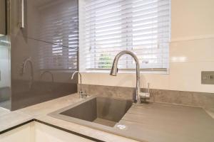 2 bedroom house with parking in Borehamwood