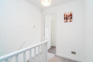 2 bedroom house with parking in Borehamwood