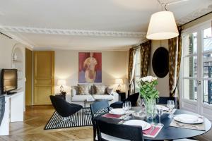 Paris Louvre Elegant residence