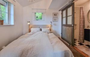 Nice Home In Hökerum With Wifi