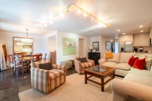 Summertime Fun! Pool, Hot Tub, Pickleball and More - Snowflower Slopeside Cant Be Beat!