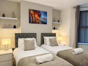 Modern 3 Bed Flat - City Centre - Free Parking