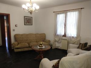 Gran casa sobre av Bustillo