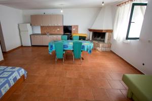 One-Bedroom Apartment with Terrace and Sea View room in Family friendly seaside apartments Cove Rapak Hvar - 12779