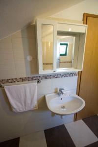 Family friendly seaside apartments Cove Rapak, Hvar - 12779