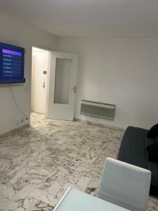 Deux pièces au centre-ville proche des plages et centres commerciaux