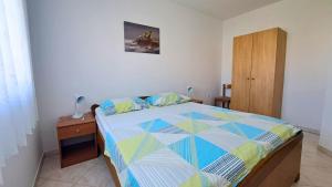 Apartments with parking space Lopar, Rab - 23968