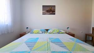 Apartments with parking space Lopar, Rab - 23968