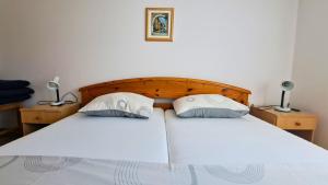 Apartments with parking space Lopar, Rab - 23968