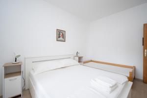 Apartments by the sea Pag - 24467