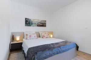 Family friendly house with a swimming pool Vir - Lozice, Vir - 24575