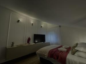 Family friendly house with a swimming pool Imotski, Zagora - 24581