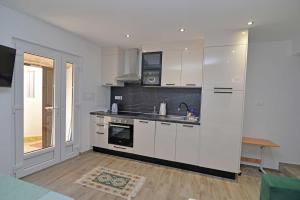 Apartments by the sea Veli Losinj, Losinj - 24590