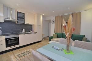 Apartments by the sea Veli Losinj, Losinj - 24590
