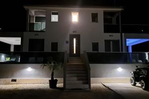 Family friendly house with a swimming pool Maslenica, Novigrad - 24641