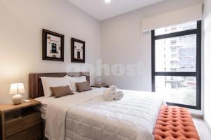Luxury 2 BR Villa Morra Apt w AC, Pool & Gym