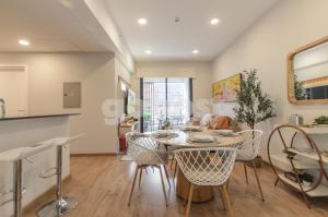 Luxury 2 BR Villa Morra Apt w AC, Pool & Gym