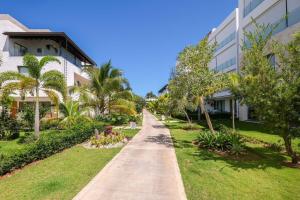 Upper-Level Penthouse, Beachfront Residence