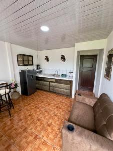 Mini apartment in downtown Limón with AC