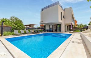 Nice Home In Pula With Kitchen