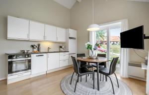 2 Bedroom Awesome Home In Gudhjem