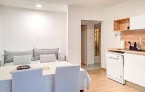 1 Bedroom Lovely Apartment In Pisak 