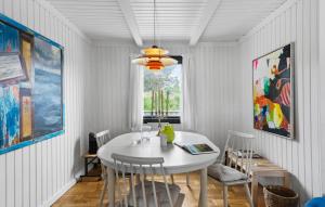 4 Bedroom Cozy Home In Saltum