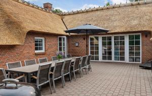 Awesome Home In Væggerløse With Kitchen
