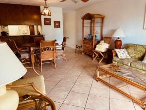Ocean Views & 2 balconies! ks c4 - Sullivan