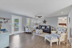 PCR9170 - Englewood 2 Bedroom Canalfront Pool Cottage