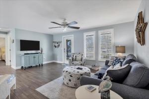 PCR9170 - Englewood 2 Bedroom Canalfront Pool Cottage