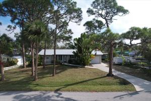 PCR9170 - Englewood 2 Bedroom Canalfront Pool Cottage