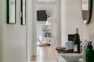 Waterfront Stylish & Charming Retreat