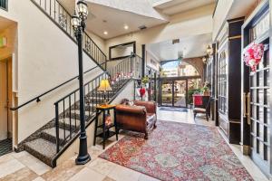 The Anniversary Inn - Fifth South