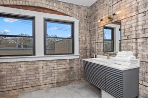 3 Private King Suites - Downtown GR - The BlueJay