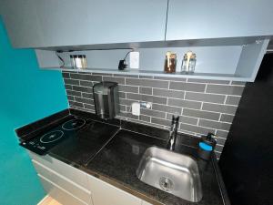 Studio Vila Madalena a 400m do Metro com Ar Cond próximo ao Beco do Batman e Allianz