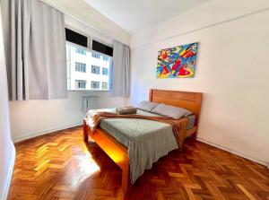 Apartamento grande e confortável no Rio de Janeiro no bairro da Lapa com vista para os Arcos e Vaga de garagem em Ponto Central perto comércio com Portaria e Check-in 24 Horas, Acomoda 4 pessoas, Ideal para famílias, amigos e nômades digitais