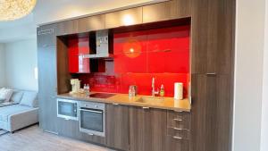 Luxury 1 BR and Den Near CN Tower