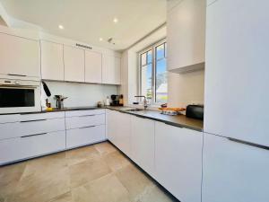 Villa 9 pièces, 195m², proche plage, grand jardin à Saint-Pierre-Quiberon - FR-1-478-319